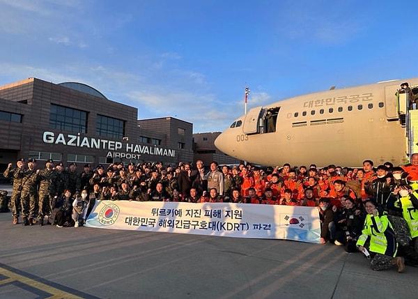 Güney Koreli haberci Jason (Hanshin) Lee tarafından yapılan paylaşımda, kurtarma ekibinin 8 Şubat Çarşamba 09.30 sularında Gaziantep'e ulaştıkları bildirildi.