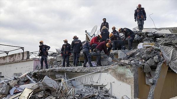 Türkiye'nin güneydoğusunda 10 ilde etkili olan binlerce vatandaşımızın can kaybına yol açan "yüzyılın felaketlerinden biri" olarak nitelendirilen deprem felaketinin 3. günündeyiz.