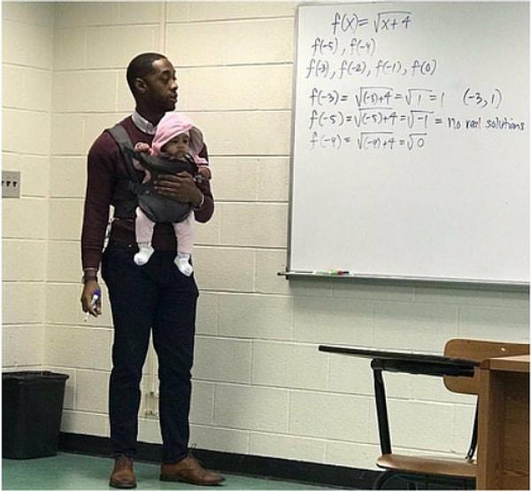 4. Bebeğine bakacak birini bulamayınca sınıfa getirmek zorunda kalan öğrencisine "Sen notlarını al, onu ben tutarım." diyen koca yürekli öğretmen!