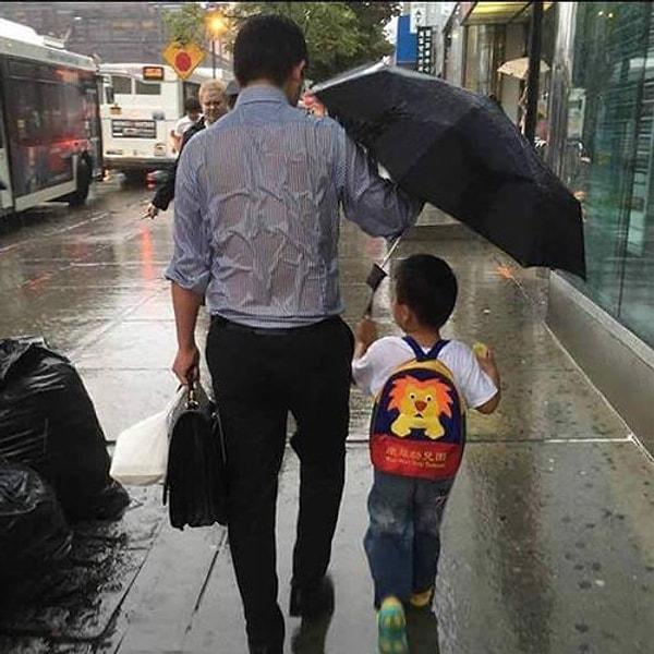 5. Oğlunu yağmurdan korumak için kendini feda etmiş anlaşılan.