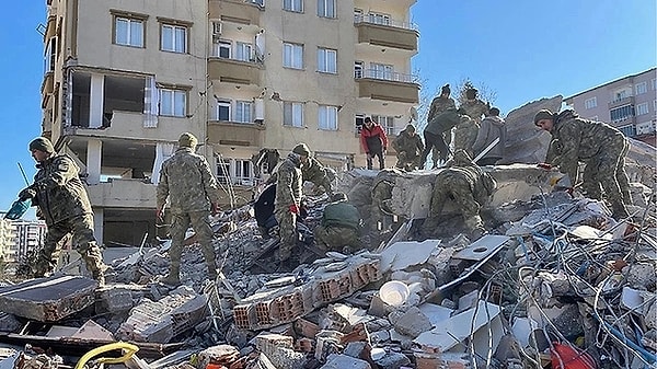 Kahramanmaraş'ta üst üste iki deprem meydana geldi ve ülkece yaşayıp yaşayabileceğimiz en büyük afetlerden birine şahit olduk.