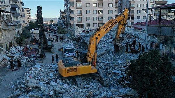 Kahramanmaraş’ta 6 Şubat’ta ilki 7,7, ikincisi 7,6 büyüklüğünde iki depremde; dördüncü gün itibarıyla can kaybı 16 bini aştı ve artmaya devam ediyor.