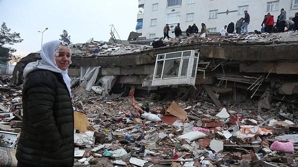 Kahramanmaraş’ta yaşanan iki büyük depremde hayatını kaybedenlerin sayısı son olarak 17 bin 674 olarak açıklandı.
