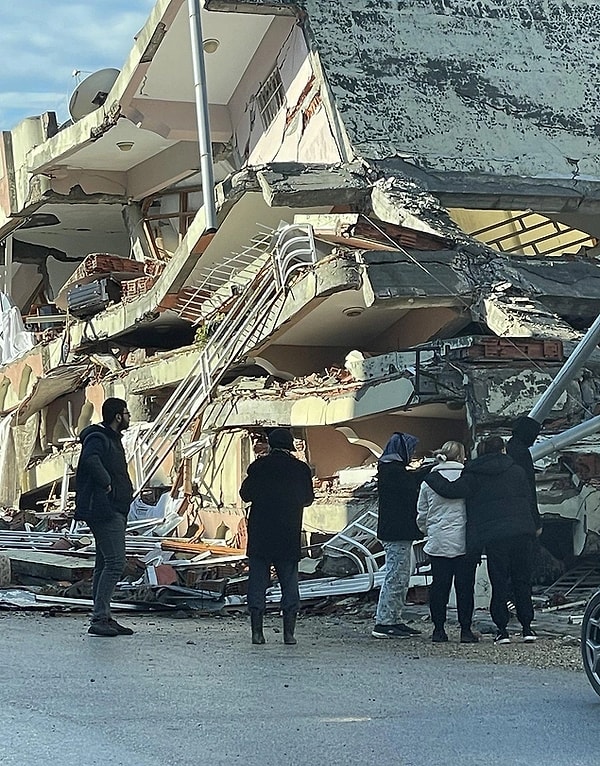 Yüzyılın en büyük felaketi olarak belirtilen depremin yaralarını hep birlikte sarmaya çalışıyoruz.