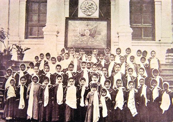 15. 1839-1876 yılları arasında Osmanlı Devleti'nin eğitim sisteminde en fazla hangi devletin etkisi hissedilmiştir?