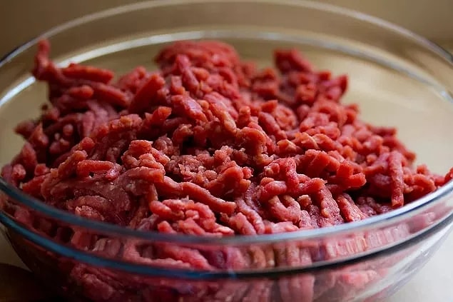 2. You can defrost frozen meat quickly.