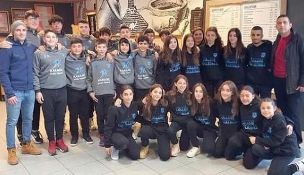 Gazimağusa Türk Maarif Koleji kız ve erkek voleybol takımlarından oluşan 39 kişilik kafilenin kaldığı yedi katlı otel, depremde çöktü.