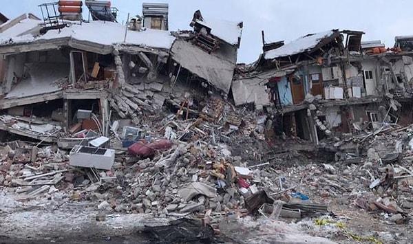6 Şubat günü Kahramanmaraş'ın Pazarcık ilçesinde meydana gelen 7,7 ve ilk depremden 9 saat sonra gerçekleşen 7,6 büyüklüğündeki depremler 10 ilde hayatı felç etti.