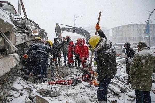 Deprem bölgesinde soğukla birlikte kar ve yağmur da zaman zaman etkisini gösteriyor. Meteoroloji Genel Müdürlüğü; Kahramanmaraş, Adana, Hatay, Kilis, Şanlıurfa, Malatya, Diyarbakır, Osmaniye, Adıyaman, Gaziantep'te havanın nasıl olacağını açıkladı.