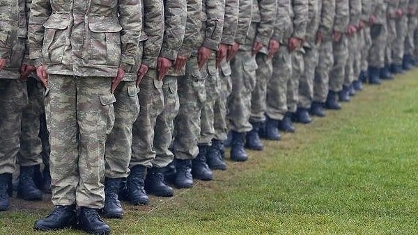 Tüm Türkiye'nin derinden etkilendiği Kahramanmaraş depremi sonrası askerlik celp tarihleri ilgililerin kafasını kurcalayan sorulardan bir tanesi haline geldi.