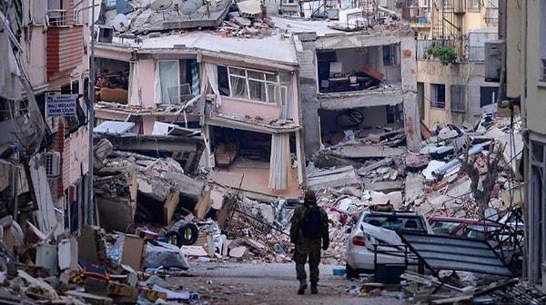 12.06 | AFAD, Kahramanmaraş merkezli depremlerde 31 bin 643 kişinin hayatını kaybettiğini bildirdi. AFAD verilerine göre, 158 bin depremzede bölgeden diğer illere tahliye edildi.