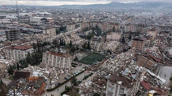 Deprem sonrası salgın hastalıkların yayılmasında görülen artış, depremin uzun süreli etkileri ile ilgilidir.