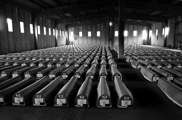 11. "Srebrenitsa Katliamı" olarak tarihe geçen olay hangi ülkede yaşanmıştır?