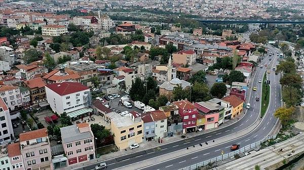 İstanbul'da 2000 ve öncesi binaların en çok olduğu ilçelerin başında 39 bin 786 ile Fatih var. Bu binaların 31 bin 899'u ise 1980'den öncesine ait.