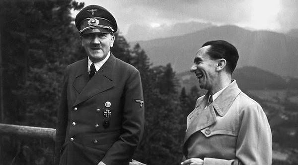 Goebbels, Hitler Almanyası'nın savaşı kaybetmesinin kesinleşmesinin ardından intihar ederek hayatına son vermiştir.