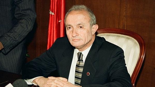 1997 döneminde Refah ve Fazilet Partilerinin kapatılması için dava açan Savaş, bugün hayatını kaybetti.