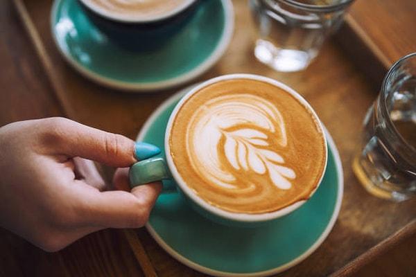 Öğle saatlerinde ise latte, macchiato, mocha gibi farklı kahveler tüketebilirsiniz.