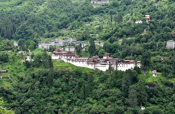 1. Bhutan, dünyada 'karbon negatif' olan tek ülke!