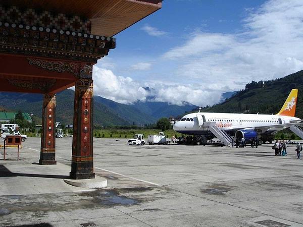 7. Bhutan'da bulunan Paro Havalimanı'na sadece ve sadece 8 pilotun iniş izni var!