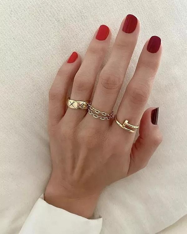 22. Red and shades of red are indispensable for all of us in winter. Using red tones in the form of a gradient on each of your nails will create a very pleasant image.
