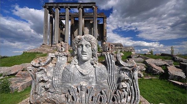 9. Aizanoi Zeus Tapınağı hangi ilde yer alır?