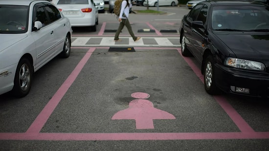 В Сеуле власти отменяют специальные парковочные места, предназначенные только для женщин