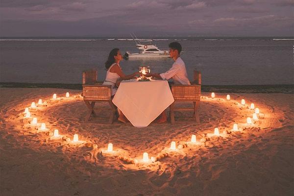 2. Romantik bir akşam yemeği