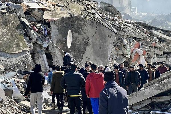 6 Şubat'ta Kahramanmaraş merkezli gerçekleşen 2 depremle tam 10 ilde hayat felç olurken, Türkiye'nin dört bir yanından yardım kuruluşları ve gönüllü vatandaşlar yardım için bölgelere akın etti.