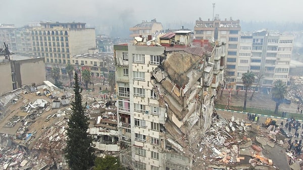 Bir çok kurum, kuruluş, ünlü insan ya da işletme de deprem bölgesine yardım olması açısından kampanyalar düzenledi.