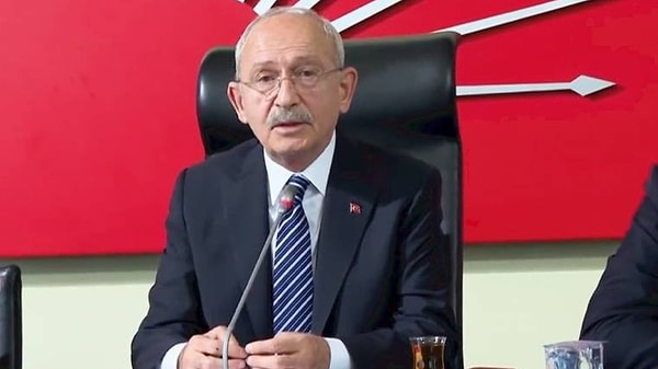 CHP lideri Kemal Kılıçdaroğlu, 6 Şubat'ta Kahramanmaraş merkezli meydana gelen depremlerinin ardından, Hatay’da arama kurtarma çalışmalarına katılan Kadıköy Belediyesi Arama Kurtarma Ekibi ile CHP Genel Merkezi’nde dün bir araya gelmişti.