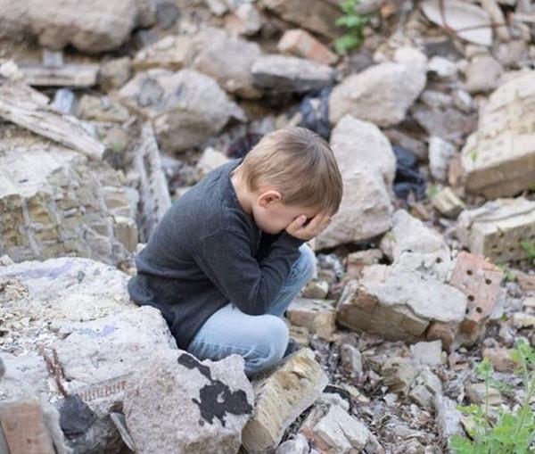 Kahramanmaraş depremlerinden en çok etkilenenler ise şüphesiz çocuklar oldu. Onlarca çocuk depremlerde refakatçisiz ve ailesiz kaldı.