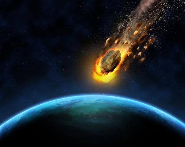 Küçük asteroitler tipik olarak kıta ABD'si üzerinden atmosfere yılda ortalama bir veya iki kez girer ve genellikle bunların kalıntıları yere ulaşır.