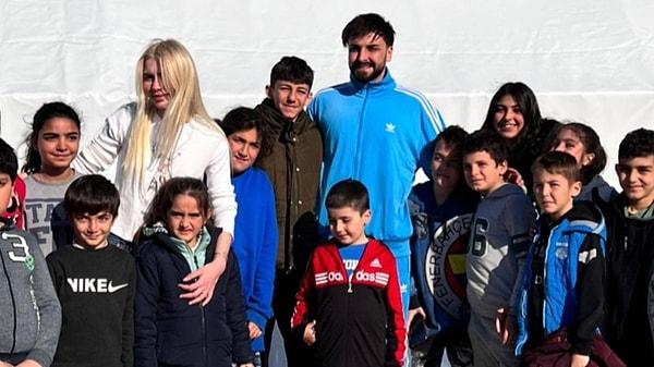 Kahramanmaraş'ta yaşanan deprem felaketinin ardından ünlü şarkıcı Aleyna Tilki ve Sefo deprem bölgesine giderek çocuklara destek olmuşlardı.