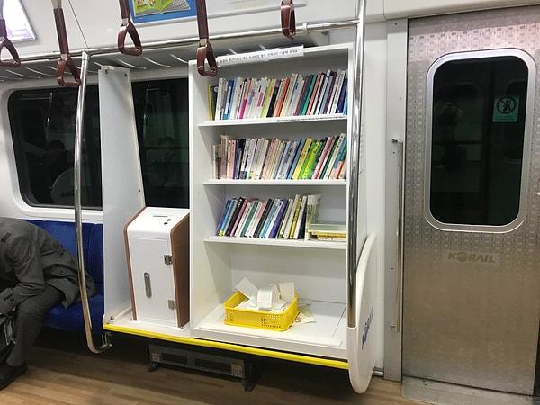 15. Bazı Kore metrolarında böyle ufak kitaplıklar bulunabiliyor.