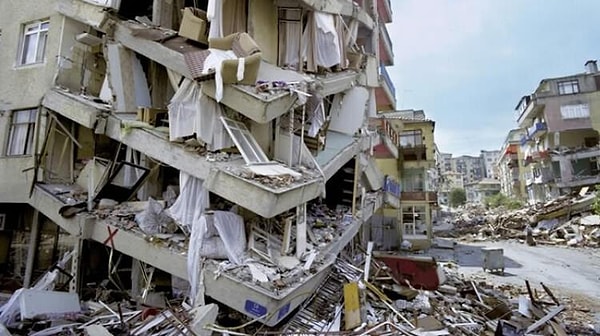 Çevre, Şehircilik ve İklim Değişikliği Bakanı Murat Kurum Sabah Gazetesi'ne verdiği röportajda yeni konutların yapımına dair açıklamalarda bulundu. Depremde yıkılan evleri devlet yapacak mı?