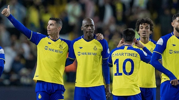 Роналдо и его семья покинули отель и переехали в новый дом.