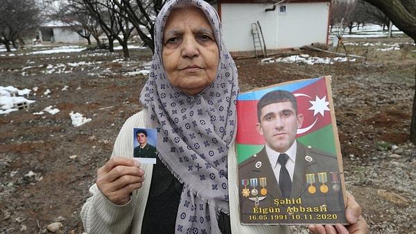 Azerbaycan'dan Türkiye'ye yardım malzemeleri taşıyan bir tırın şoförü, kendisine "Türkiye'de bir şehit annesine teslim edilecek" notuyla bırakılan koliyi Malatya Valiliğine bağlı Afet Acil Sosyal Yardım (ASYA) yetkililerine verdi.