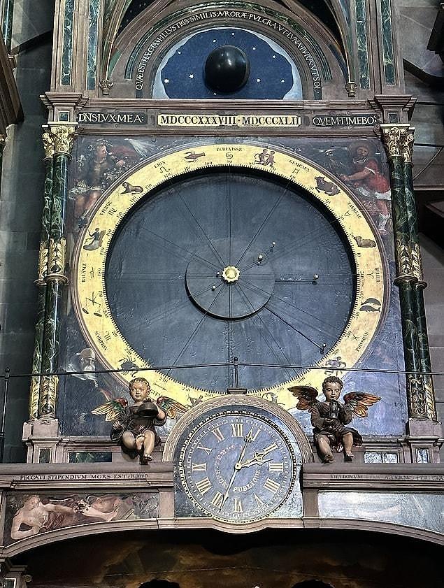 Made in 1574 in collaboration with Renaissance artists, mathematicians and technicians, the clock shows the orbits of the sun, planets and constellations.