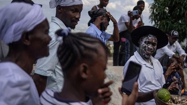 Vudu'nun Haitililer için çok önemli olduğu biliniyor: Anropolojistler, yüzde 50 ila 80 Haitilinin bir çeşit vudu yaptığını söylüyor.