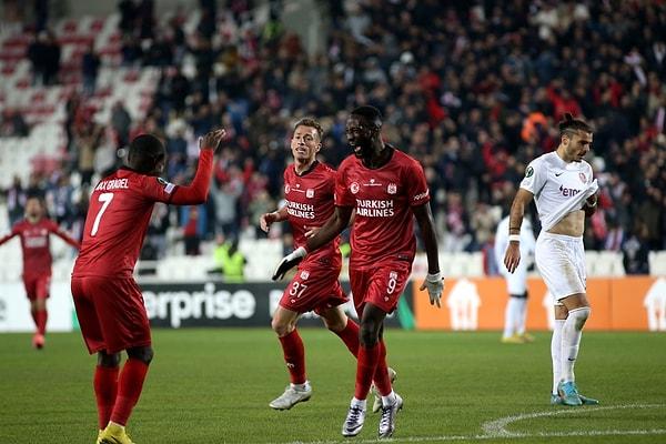 UEFA Avrupa Konferans Ligi'nde Medipol Başakşehir ve Demir Grup Sivasspor yola devam ediyor.