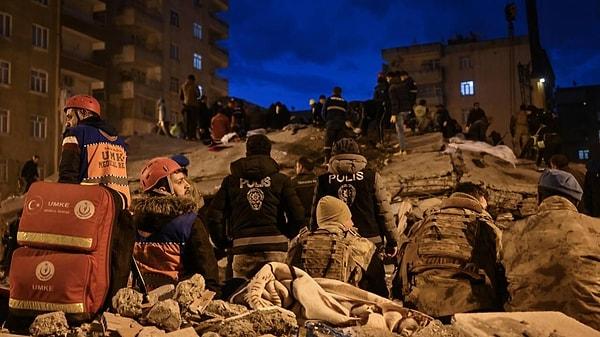 Deprem sonrası Türk Silahlı Kuvvetleri’nin neden sahaya geç çıktığı tartışılırken Tolga Şardan, Kahramanmaraş’ta 6 Şubat’ta emniyet müdürünün olmadığını yazdı.