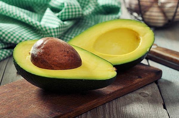 Vitamin ve mineral açısından zengin olan avakado, kolestrolü düşürmeye yardımcı olurken göz sağlığını da korur. İştahı düzenlemekte de oldukça etkili olan avokado, mart ayında tüketilebilir.