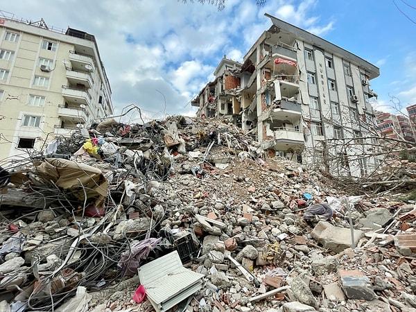 Türkiye, 6 Şubat 2023 günü Kahramanmaraş merkezli iki büyük depremle sarsıldı. 43 bini aşkın kişinin hayatını kaybettiği depremler, altyapıda da  yıkımlara neden oldu.