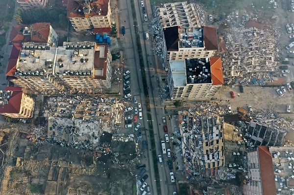 6 Şubat depremi sonrası yüzlerce artçı ve beraberinde birçok farklı şiddette bağımsız depremler meydana gelen Hatay ilindeki felaket yüreğimizi yakmaya devam ediyor...