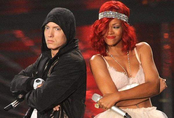“Love the Way You Lie” şarkısını Eminem ile birlikte seslendirmiştir.
