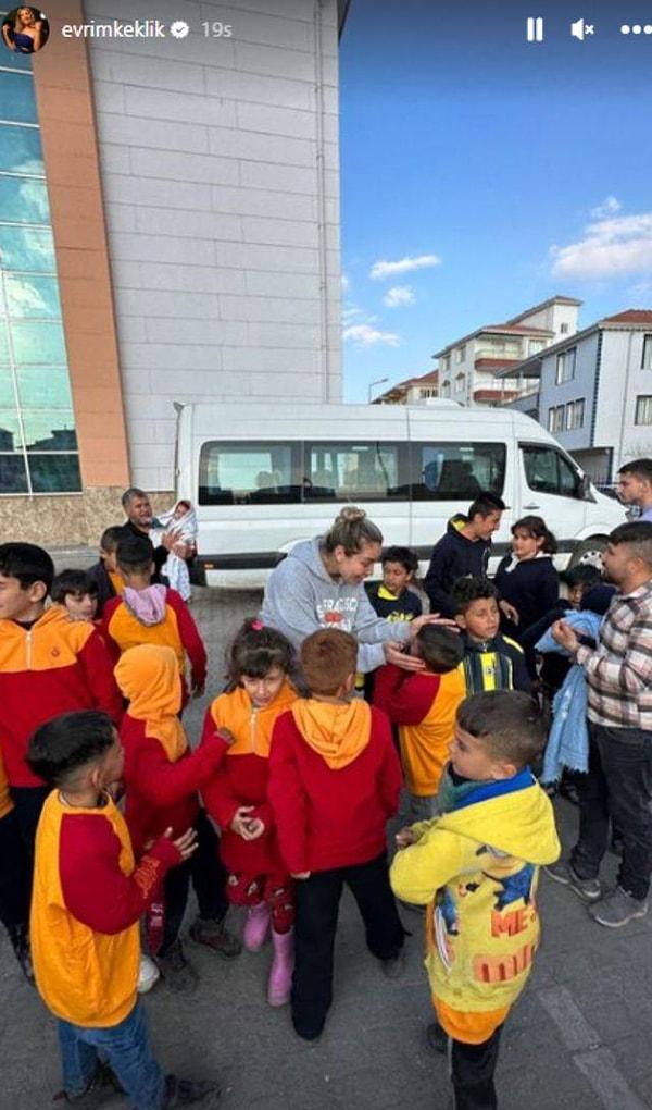Survivor yarışmasıyla tanınan Evrim Keklik, Adıyaman'da depremzede çocuklar için oyun çadırı projesini hayata geçirdi.