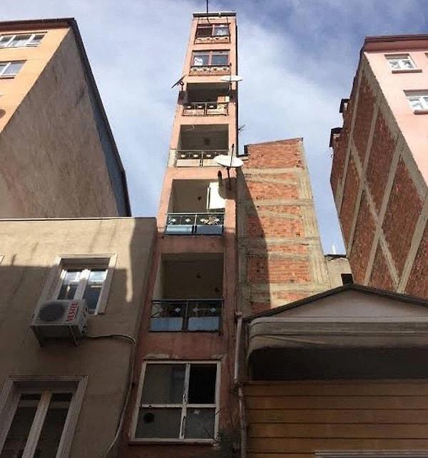 İstanbul'da asla oturmak istemeyeceğimiz binalar karşımıza çıkmaya devam ediyor tabii...