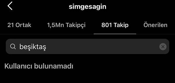 Icardi ile takipleşmeye başlayan Simge'nin Beşiktaş'ı takipten çıkması ise gözlerden kaçmadı.