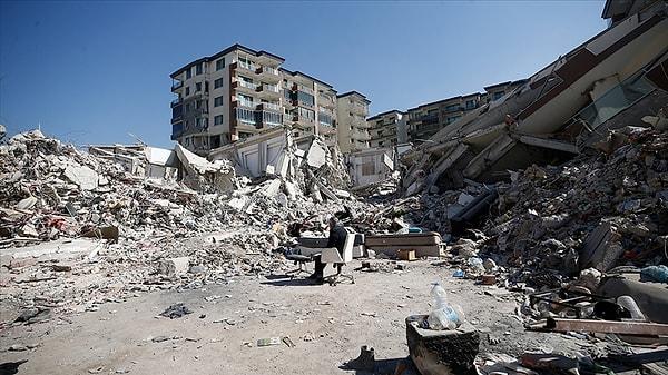 Türkiye'nin 11 ilinde yıkımlara neden olan Kahramanmaraş merkezli iki büyük depremin ardından seçimlerin ertelenebileceğine dair haberler gündem olmuştu.
