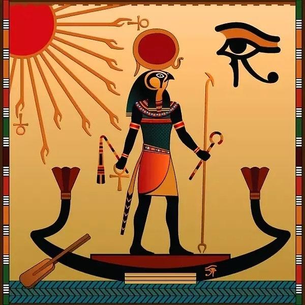 Antik Mısır mitolojisinde, Ra'nın birçok farklı formu ve ismi vardı. Örneğin, Horus ile birleşerek Ra-Horakhty olarak tasvir edildi. Ayrıca, günün farklı saatlerinde farklı isimleri olan ve farklı görevleri olan dokuz farklı Ra tanrısı daha vardı.